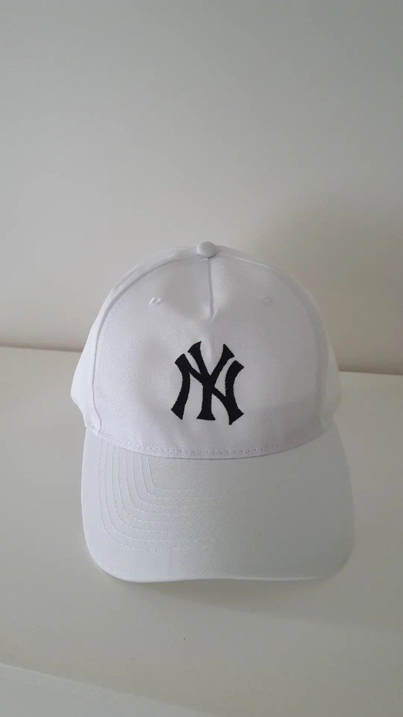 Cap con bordado NY White