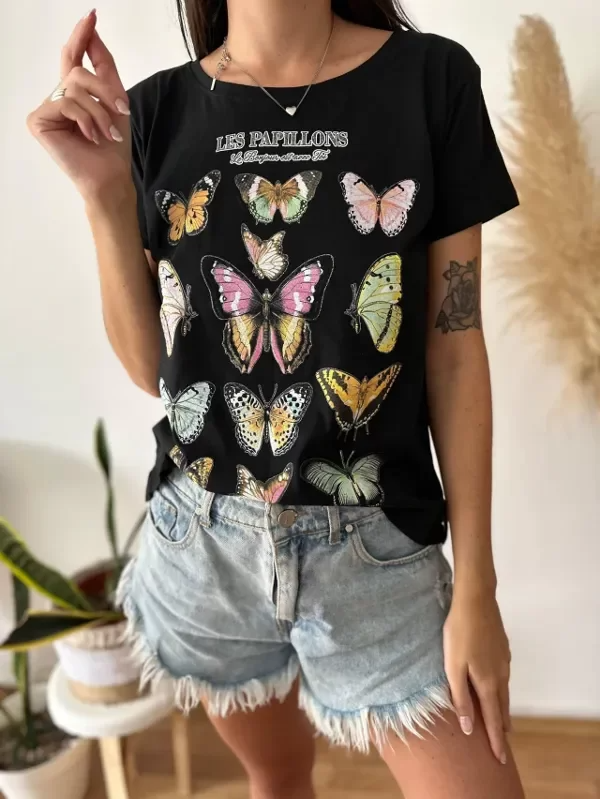 Remera mariposas negra