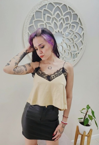 Top seda con puntilla Beige